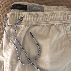Men’s aero khaki joggers